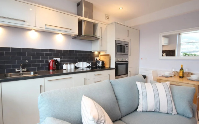 Flat 1, 32 Newcomen Road