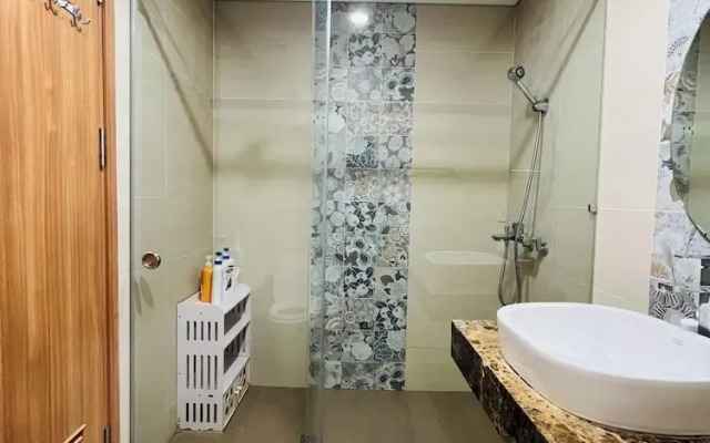 L'A Suites Pentstudio West Leak Hanoi