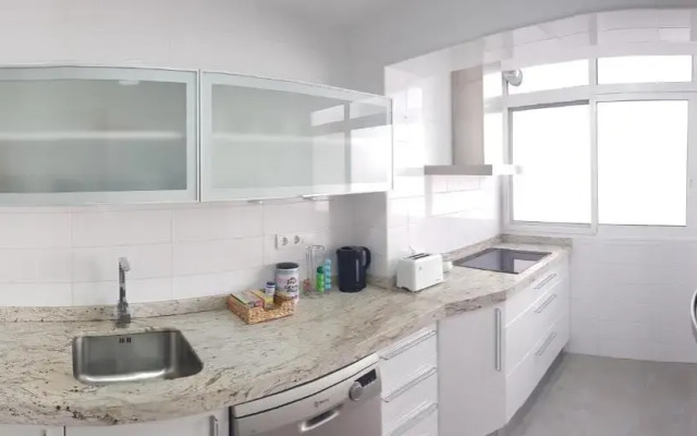 Bonito apartamento con terraza junto al centro de Alicante
