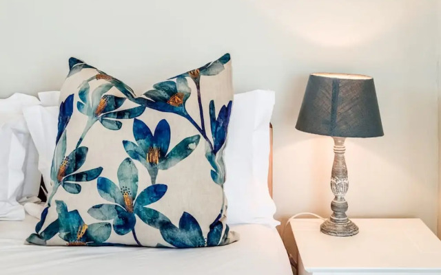 Alluring Seaside Retreat w Pool Stella di Mare