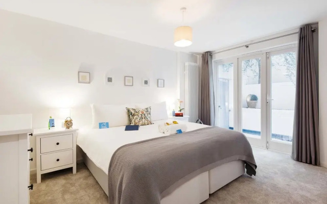 The Earl's Court Square Garden Apartment - ALBS