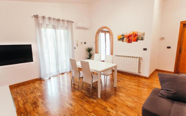 Domus Leonardo-Private Free Parking