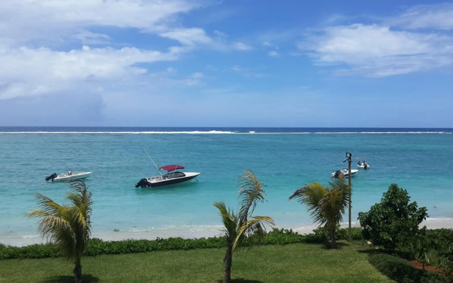 Villasun Seafront Apartment at Cap Ouest
