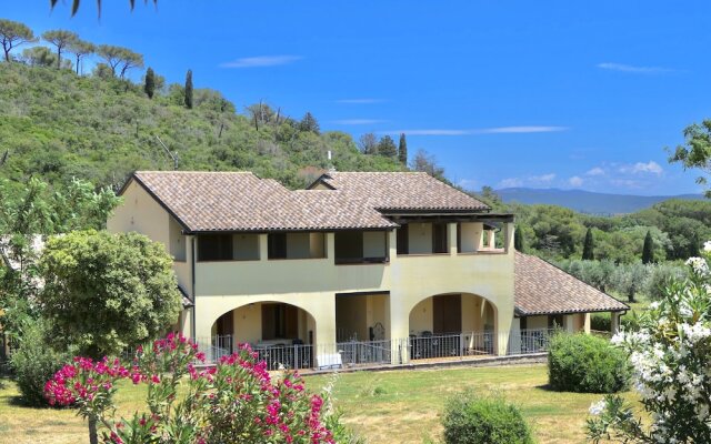 Residence with pool 4 km from Suvereto