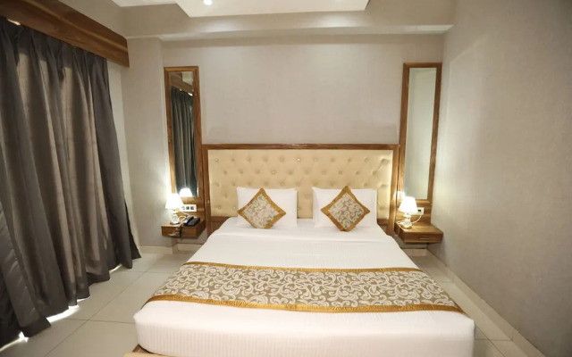 Hotel Starex Opp. Artemis Hospital