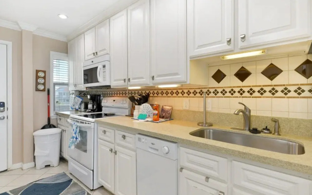 Seascape 1311 2 Bedroom Condo by RedAwning