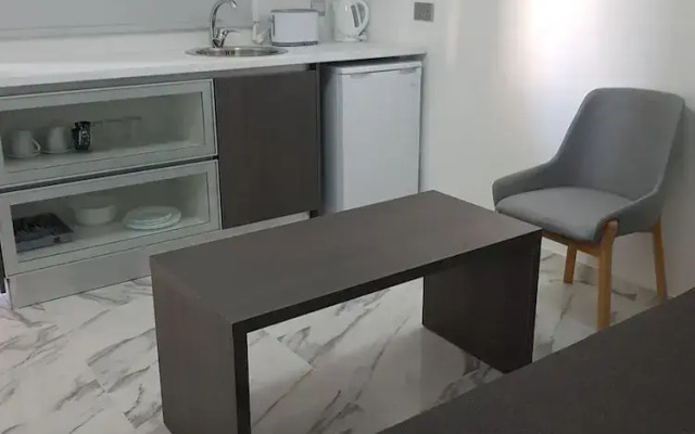 Les Palmiers Petrou Apartments