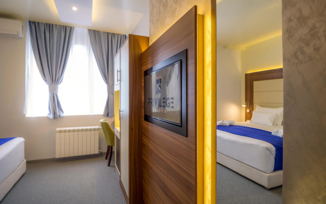 Privilege Room's by Central Park - Image 2
