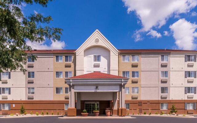 Candlewood Suites Topeka Hotel