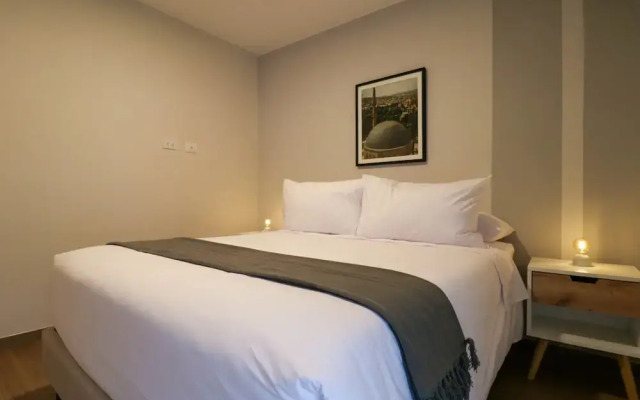 w Majestic 2BR w Balcony in Miraflores