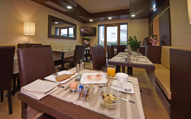 Hotel Clarin 14 by Dori