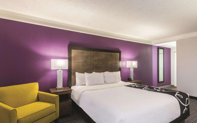 La Quinta Inn & Suites by Wyndham Cincinnati Sharonville