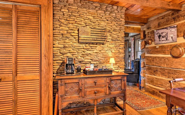 Cabin Near Boone w/ Hot Tub & Mountain Views