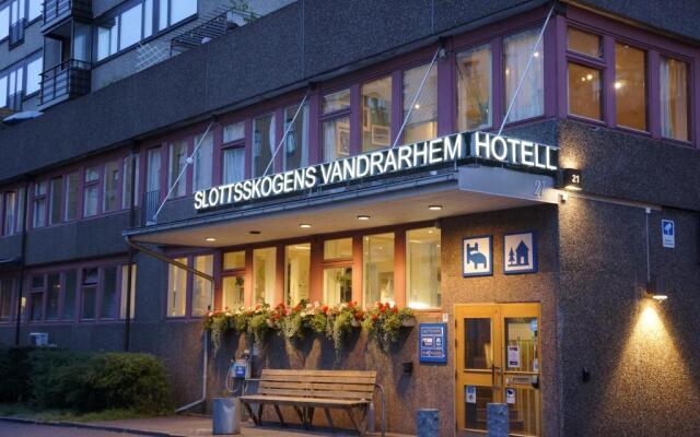 Slottsskogens Vandrarhem & Hotell