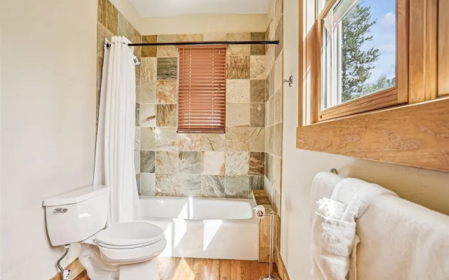 Little Bear Lodge 4 Bedroom Home