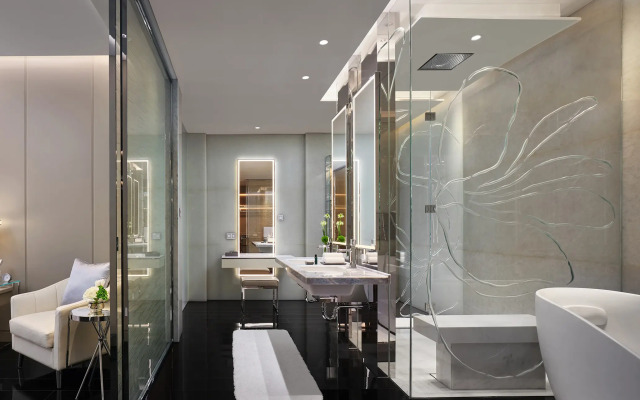 J Hotel, Shanghai Tower