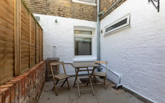 Spacious 1BD Flat w/ Garden - Hammersmith!