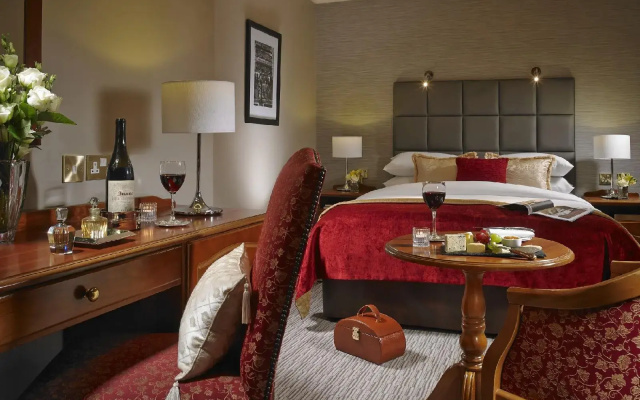 Buswells Hotel
