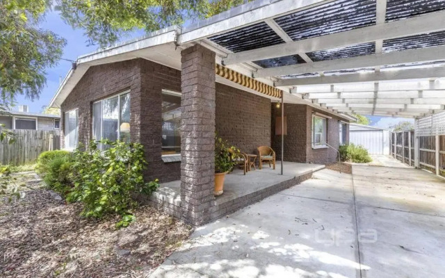 Rosebud Beachhouse Across from Beach