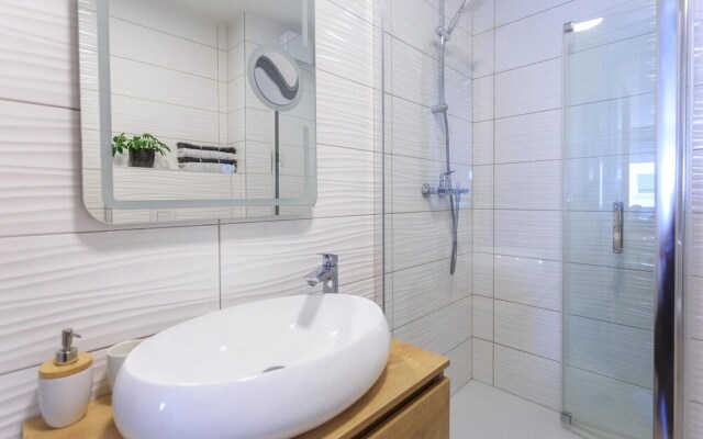 Beautiful Apartment in Zadar With Wifi and 2 Bedrooms