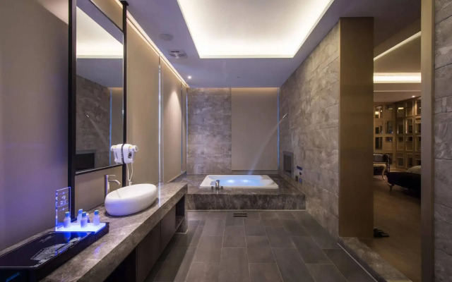 Uher Luxury Resort & Hotel