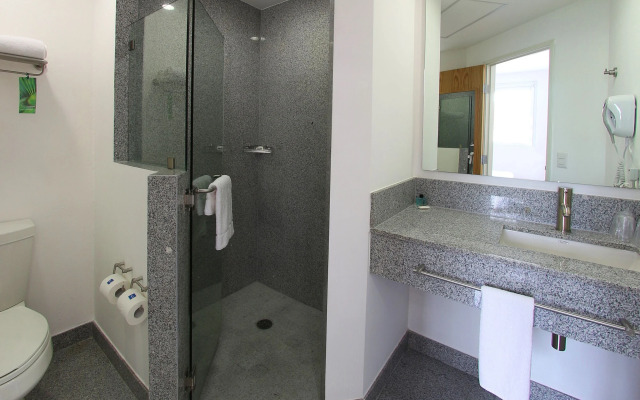 One Guadalajara Periférico Poniente