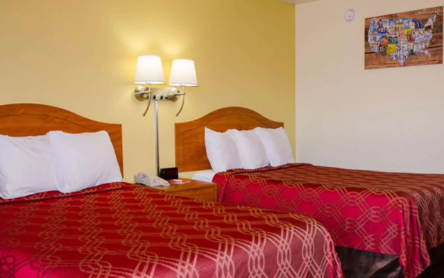 Econo Lodge East