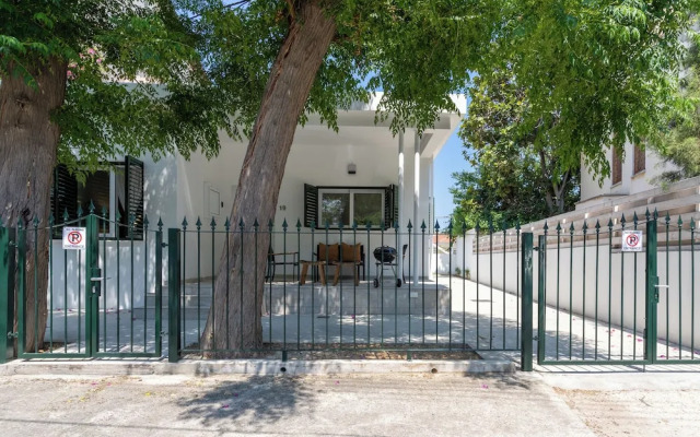 Arty Haven Spacious 3BR House in Larnaca