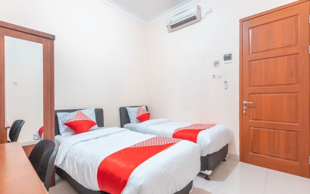 Cempaka Harapan Indah by OYO Rooms