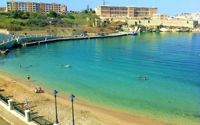 Town House with Private Pool in Village Centre