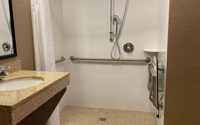 Holiday Inn & Suites Bakersfield by IHG