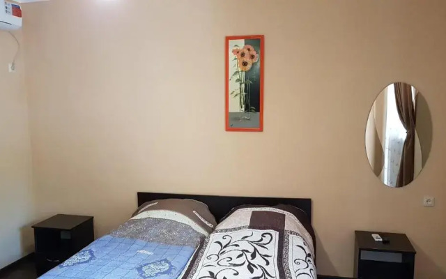 Mini Hotel on Lakoba