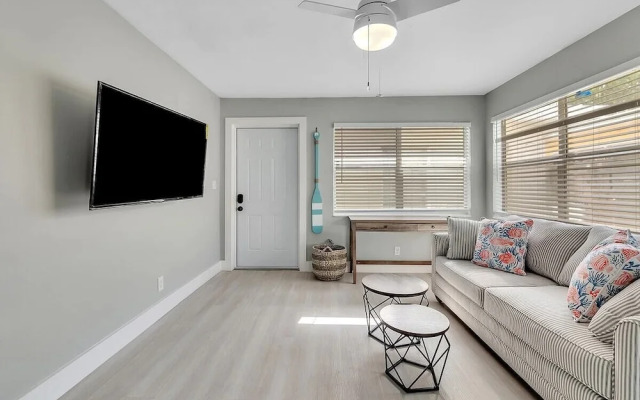 Modern Apt Near Beach Views & Wi-fi