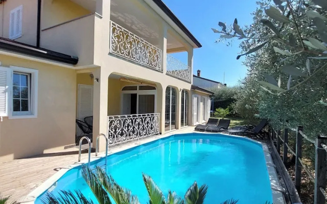 Holiday House with Pool Villa Seabird