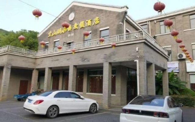 Zhushanhu Lake Town Holiday Hotel