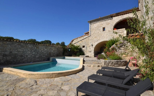 Amazing apartment in Lanas with large garden
