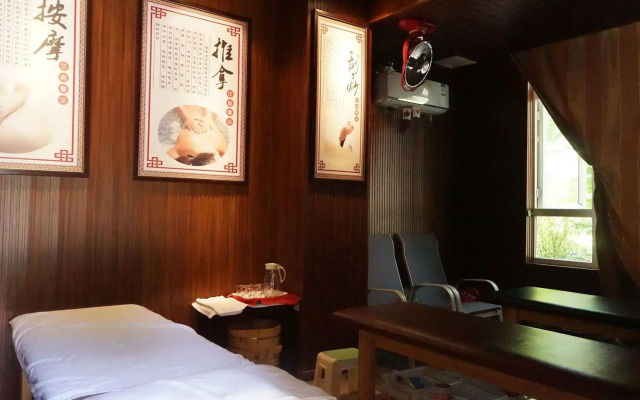 Huashuiwan No. 1 Hot Spring Hotel