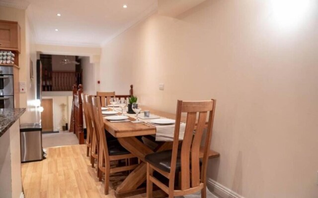 3-bed Apartment 5 Mins Walk to Boscombe Beach