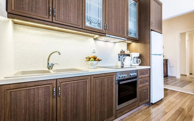 Neoclassical apartment with 3 bedrooms in Piraeus
