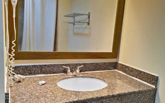 Westwood Inn Extended Stay by OYO Gonzales TX