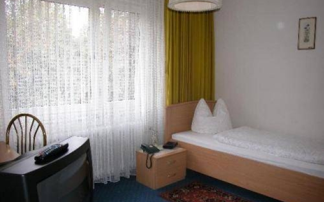 City-West Restaurant & Hotel