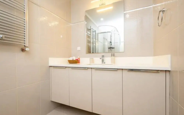 Superb Flat Close to SAW With Shared Pool in Tuzla