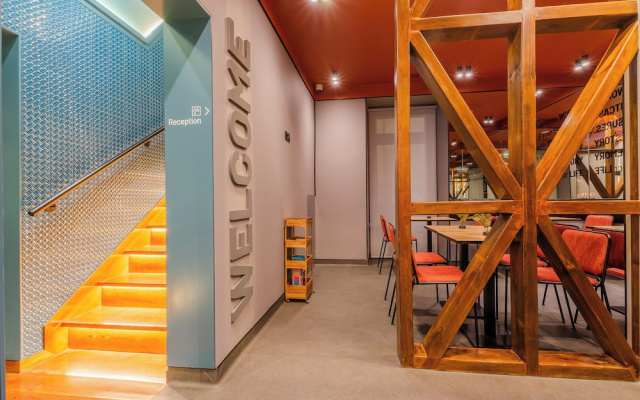 Lx Arch Hotel
