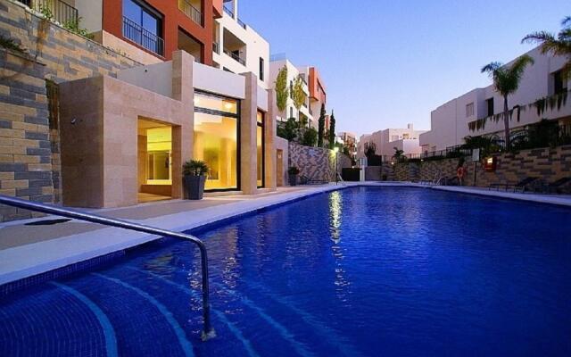 8671 - Luxurious Apartment With Spa Area