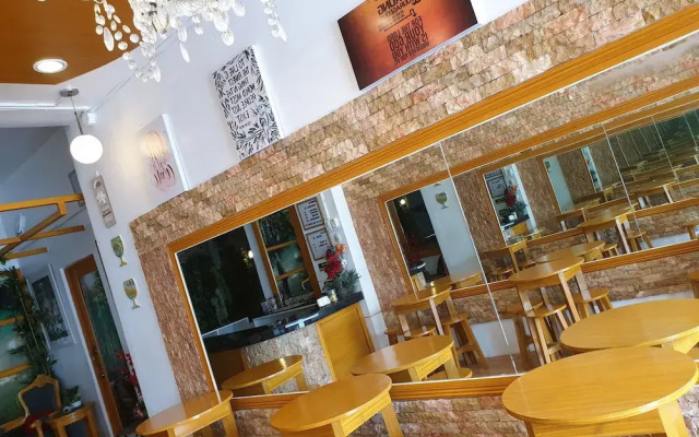 GardenPod Hostel + Café