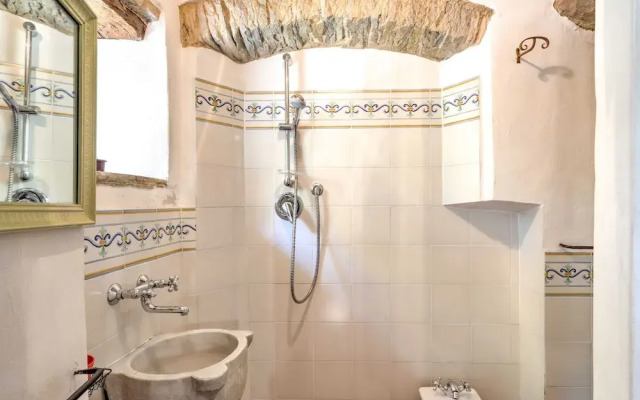 Tuscan Hideaway With Pool