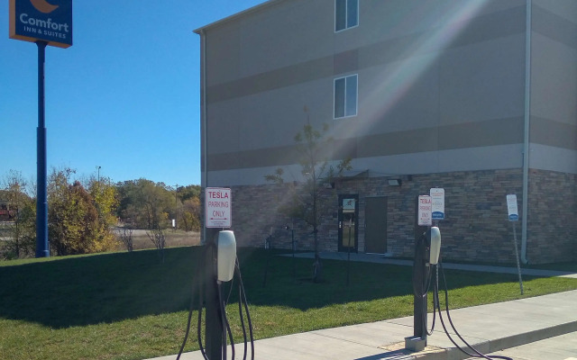 Comfort Inn & Suites near Bethel College