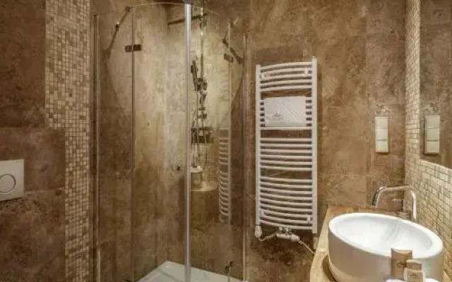 Rezydencja Gaudi SPA z kominkiem