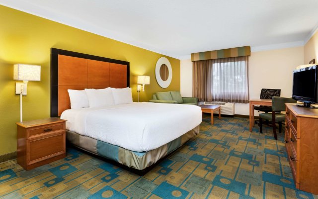 La Quinta Inn & Suites by Wyndham St. Pete-Clearwater Airpt