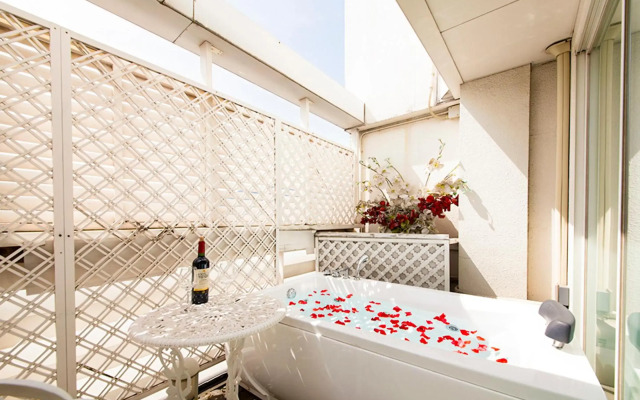 V Hotel - Adults Only